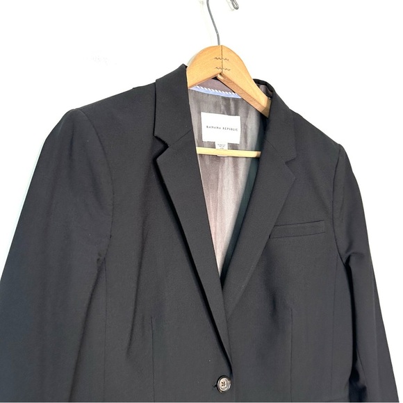 Banana Republic | Black 2 Button Closure Fitted Stretch Blazer Size 12 Petite - Picture 3 of 9